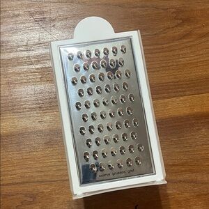 The Pampered Chef Silver Grater with Storage